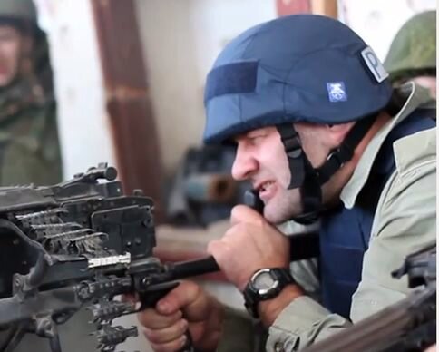 Rossijskij fashist Porechenkov streljaet v ukrainskih soldat