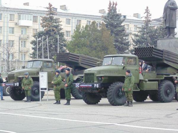 V Lugansk i Doneck voshli kolony rashistkih vojsk (4)