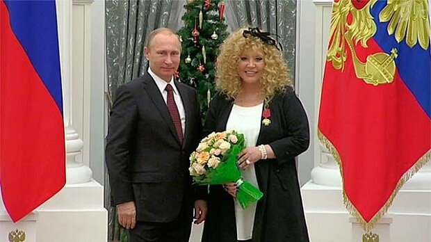 Путин вручил награду Алле Пугачевой