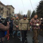 Террористы провели пленных киборгов по улицам Донецка