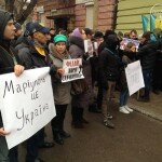 Жители Мариуполя устроили пикет