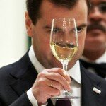 Россияне троллят Медведева за подарки боевикам