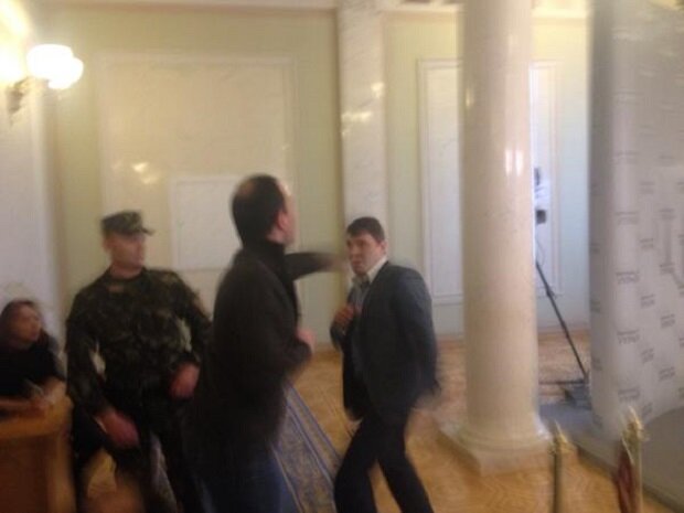 В Верховной Раде подрались депутаты