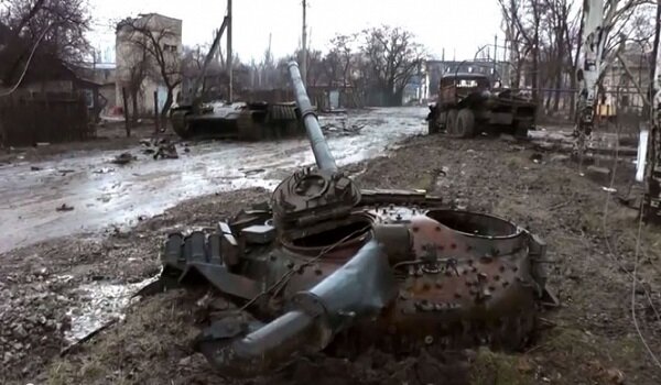 Разрушенный Углегорск после боев
