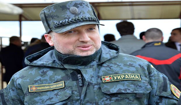 Poroshenko i Turchinov osmotreli ukrainskoe novejshee oruzhie (26)