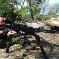 rossijskie terroristy na Donbasse obzhivajut osobnjaki bogatyh ljudej (17)