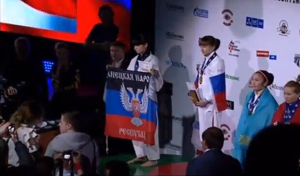 Спортсменка с флагом террористов ДНР