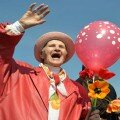 V Kieve kommunisty pod separskij muzon pervomaj otmechali