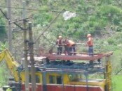 V Gorlovke bandity i grabiteli srezajut provoda nad zheleznoj dorogoj