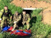 Бойцы Нацгвардии показали, где место флага террориста Гиви в Марьинке