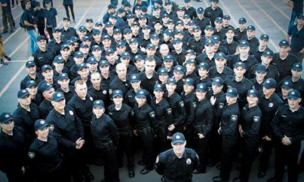 В Киеве представили 2000 полицейских новой патрульной полиции