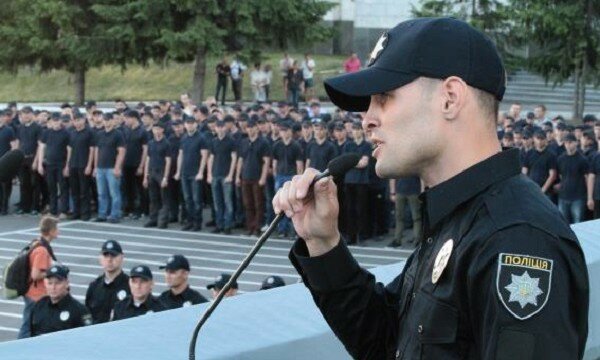 В Киеве представили 2000 полицейских новой патрульной полиции