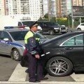 V Moskve ohrannik izbil zhurnalista