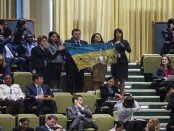 Flag Ukrainy iz Ilovajskaja razvernuli v OON vovremja vystuplenija Putina