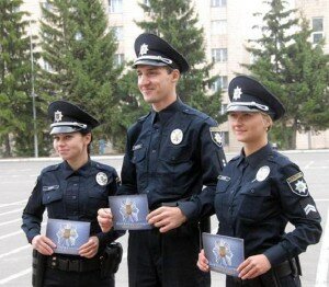 V Kieve policejskie poluchili pervye oficerskie zvanija