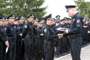 V Kieve policejskie poluchili pervye oficerskie zvanija