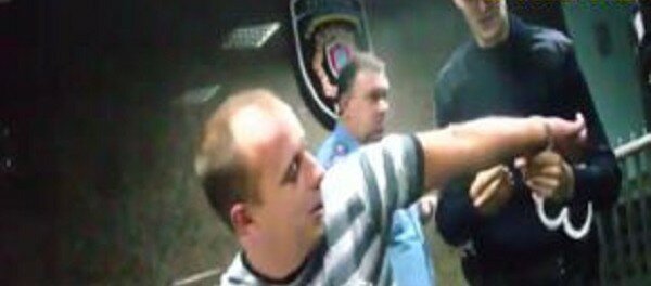 Kakaja klounada, bl###?!- policejskie zaderzhali ocherednogo p'janogo menta