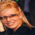 Rossijskaja pevica Natal'ja Vetlickaja posetila rodinu: razruha nishheta i kul't mentov