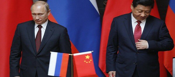 Udar v spinu ili pinok pod zad?