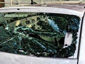 V Moskve obezumevshie vatniki razbili avto iz Ukrainy