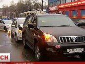 P'janyj rossijskij diplomat ustroil DTP v centre Kieva