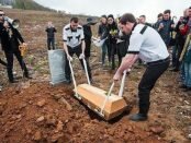 v Sochi ustroili nastojashhie pohorony salatu "Cezar'"